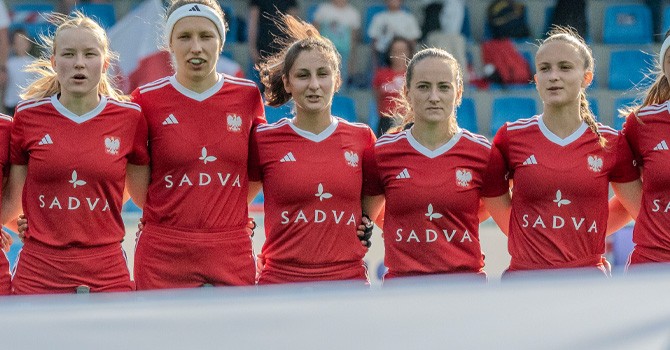 Z sercem na boisku, z pięknem w duszy. SADVA wspiera Reprezentację Polski w hokeju na trawie kobiet